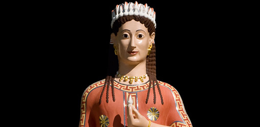 Grabfigur der Phrasikleia, Detail, Farbrekonstruktion, Original: aus Myrrhinous (heute Merenda, Attika, Griechenland), Marmor, um 550/540 v. Chr., H. (mit Basis und Plinthe) 211 cm, Athen, Nationalmuseum, Rekonstruktion: Polymethylmethacrylat (PMMA); Farbfassung: Naturpigmente in Ei-Kaseintempera auf Marmorstuck, Deutsche Forschungsgemeinschaft, Leibniz-Preis O. Primavesi 2007 (Rekonstruktion Brinkmann & Brinkmann) © M??nchen, Stiftung Arch?�ologie, Foto: Vinzenz Brinkmann