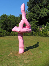 Franz West, Eidos, 2009, aufgestellt im Giardino delle Vergini des Arsenale, Biennale von Venedig 2011; Foto: Alexandra Matzner