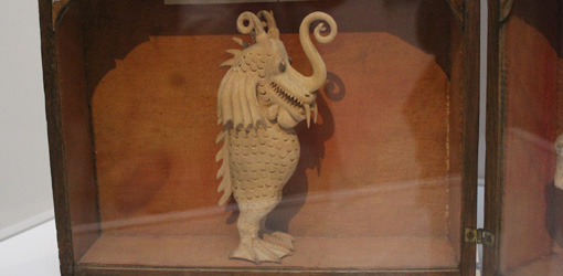 Levi Fisher Ames (1843-1923), Bestiarium, um 1870-1900, Installationsfoto: Alexandra Matzner.