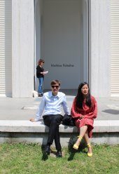 Mathias Poledna vor dem Österreichischen Pavilion, 55th International Art Exhibition, La Biennale di Venezia, 2013, Foto: Alexandra Matzner