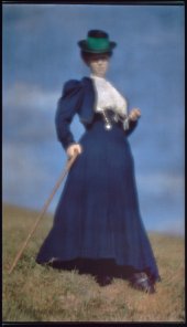 Heinrich Kühn, Miss Mary Warner, gouvernante des enfants du photographe, vers 1910, Épreuve photomécanique sur papier Japon, 40,5 x 53 cm, Paris, Musée d'Orsay © Droits Réservés © Musée d'Orsay, Dist. RMN / Patrice Schmidt.