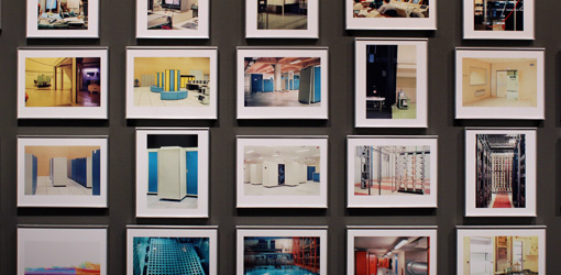 Lewis Baltz, 89/91 Sites of Technology, 1989-1991, Ausschnitt aus der Installation in der Albertina „Lewis Baltz“ 2013, Foto: Alexandra Matzner.