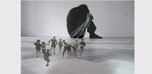 Eva Ko????tkov??, „NOT HOW PEOPLE MOVE, BUT WHAT MOVES THEM“, 2013, Collage, SW-Fotografie © 2013 hunt kastner, Prag.