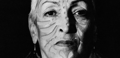 Meret Oppenheim, Portr?�t mit T?�towierung, 1980, Sammlung B??rgi, Foto: Heinz G??nter Mebusch, D??sseldorf © VBK, Wien, 2012/13 / VG Bild-Kunst, Bonn, 2012/13 - zu sehen in: Meret Oppenheim – Bank Austria Kunstforum (21.03.2013 – 14.07.2013)