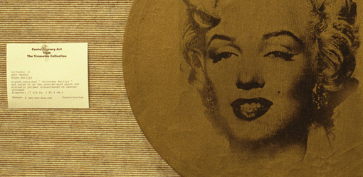 Louise Lawler, Does Marilyn Monroe Make You Cry?, Detail, 1988, Cibachrome, plexiglass wall label, 69,22 x 99,06 cm (Bild), Courtesy of the artist and Metro Pictures, New York - zu sehen in: Louise Lawler. Eine Retrospektive im Museum Ludwig (12.10.2013 – 27.01.2014)