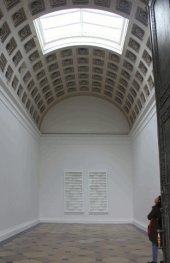 Edmund de Waal, Lichtzwang, Theseustempel Wien 2014 © Foto: Alexandra Matzner.