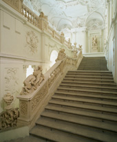 Das Treppenhaus im sog. Stadtpalais der Fürsten von und zu Liechtenstein in der Bankgasse, Wien 1, mit Skulpturen von Giovanni Giuliani, 1704-1711 © LIECHTENSTEIN. The Princely Collections, Vaduz-Vienna